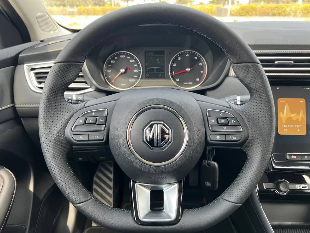MG5 2024 White steering wheel