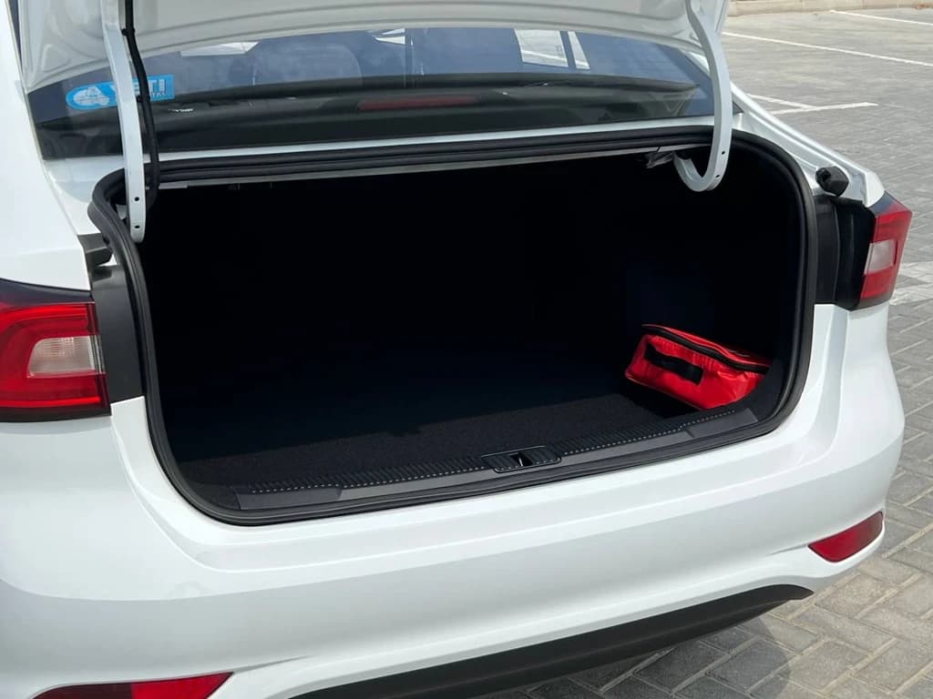 MG5 2024 White trunk interior
