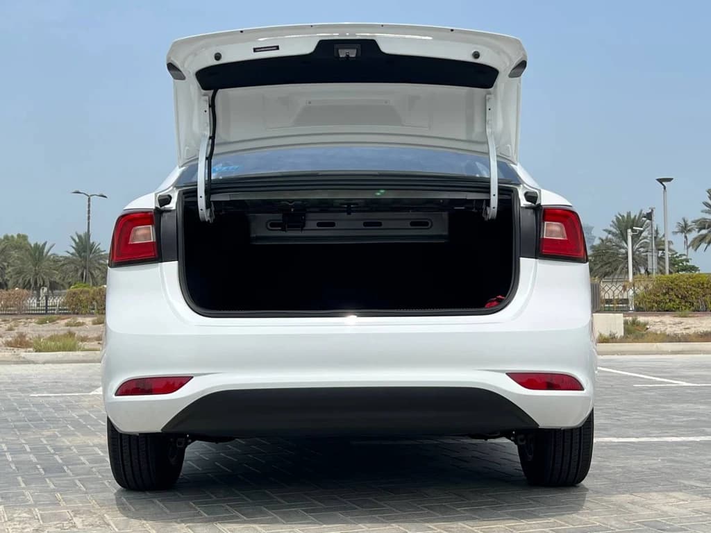 MG5 2024 White trunk open