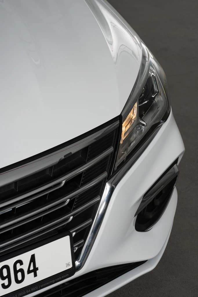 MG5 2024 White headlight