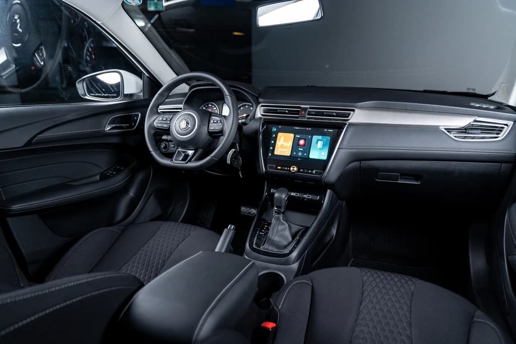MG5 2024 White interior front