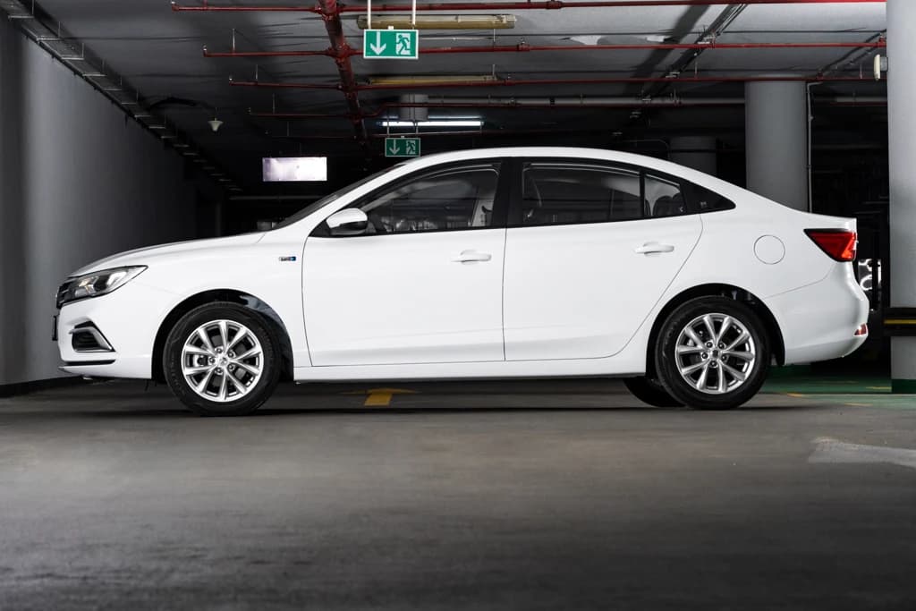 MG5 2024 White side left