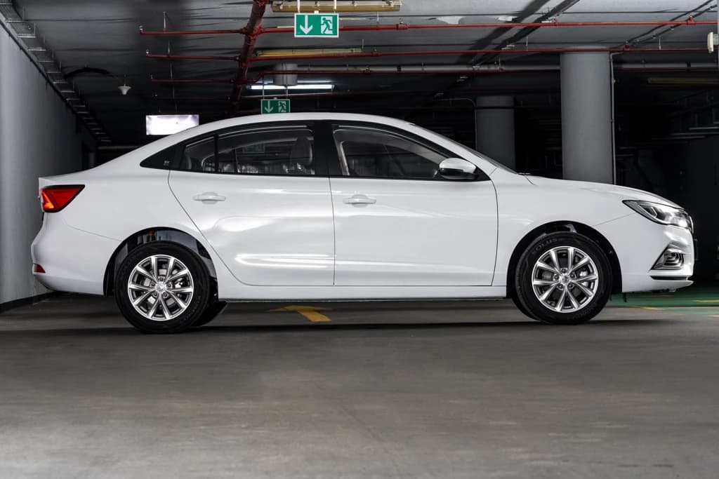 MG5 2024 White side right