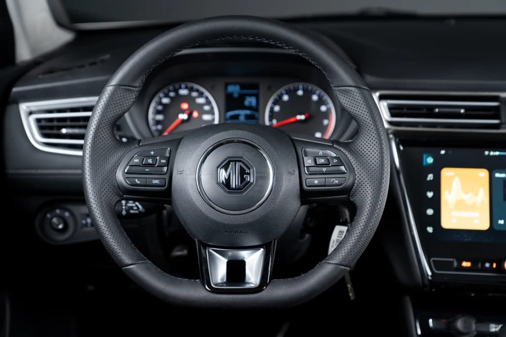 MG5 2024 White steering wheel