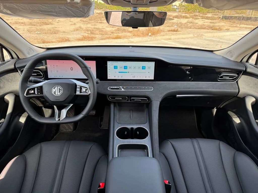 MG8 2026 White dashboard