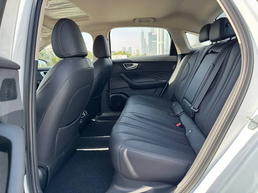 MG8 2026 White rear seats