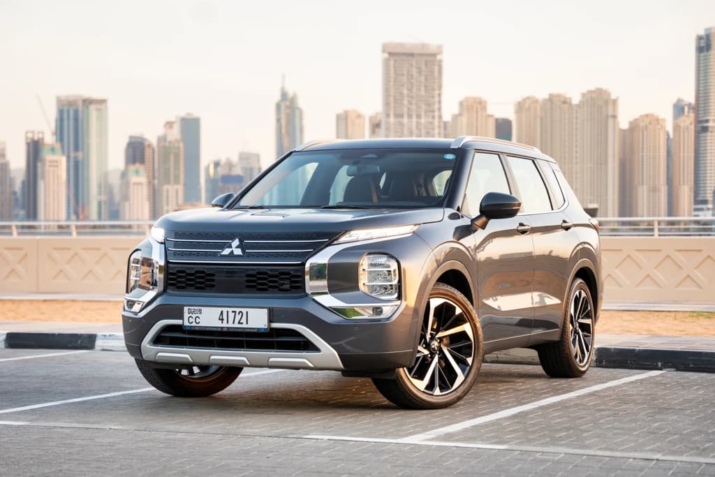 Mitsubishi Outlander 2025 Gray front side