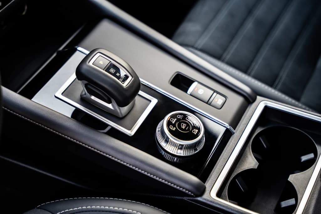 Mitsubishi Outlander 2025 Gray interior front