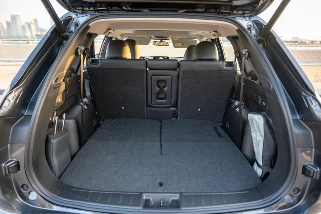 Mitsubishi Outlander 2025 Gray trunk interior