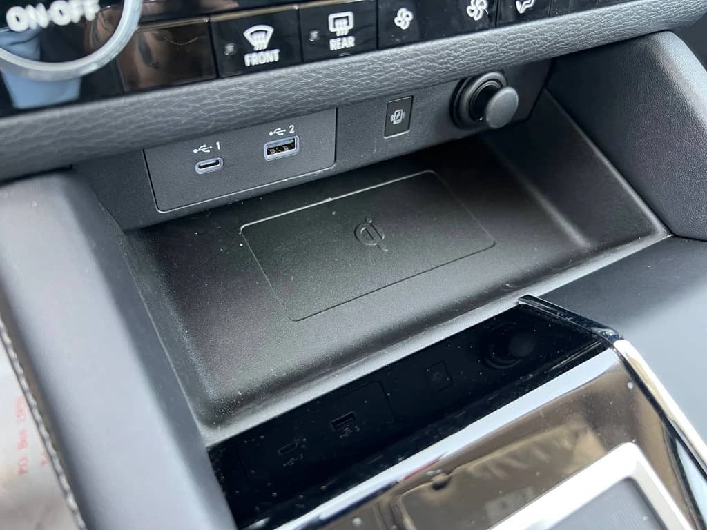 Mitsubishi Outlander White dashboard