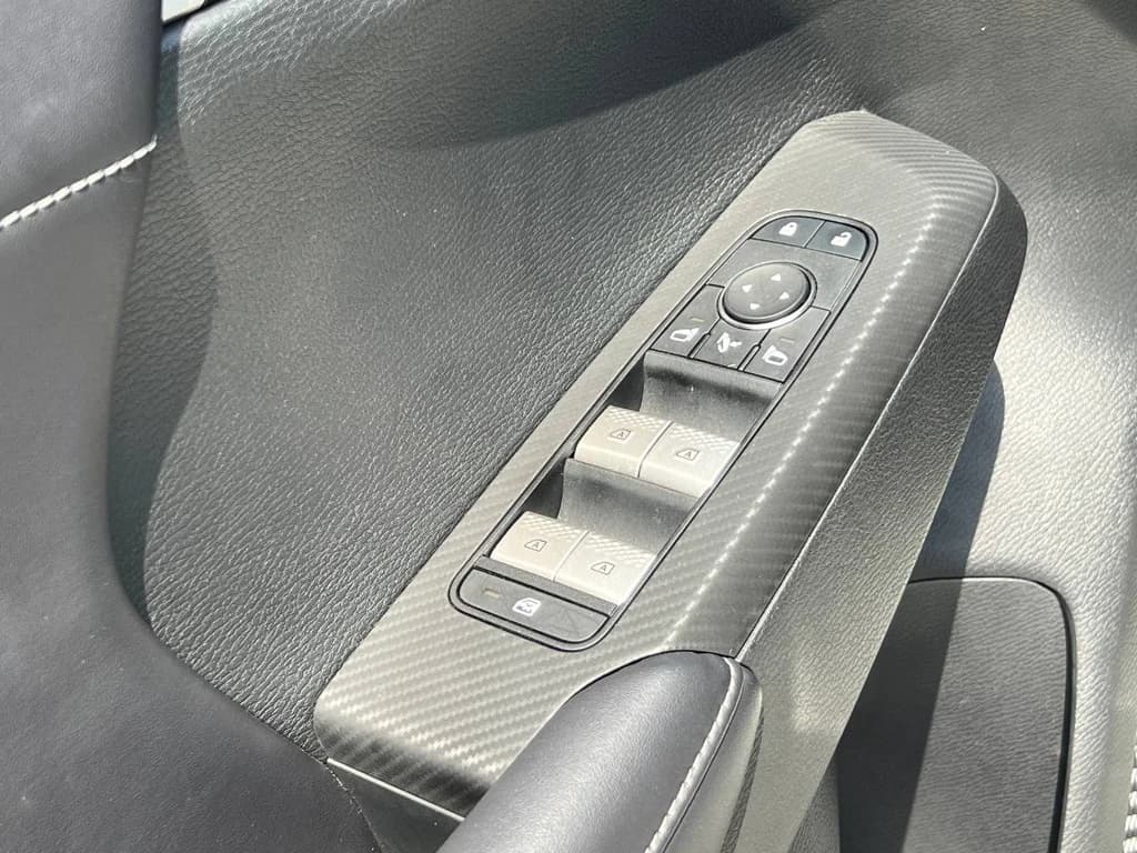 Mitsubishi Outlander White door panel