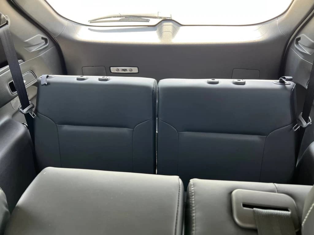 Mitsubishi Outlander White rear seats
