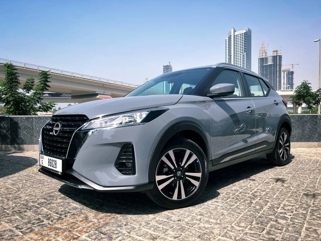 Nissan Kicks 2023 Gray front side