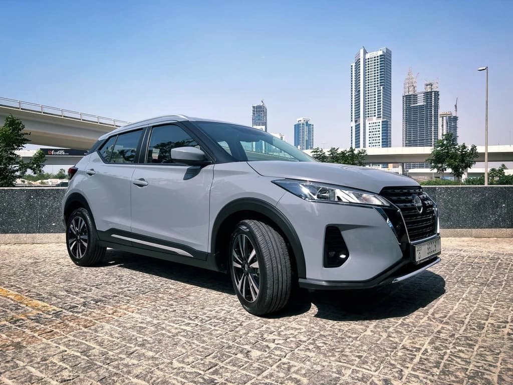 Nissan Kicks 2023 Gray front side