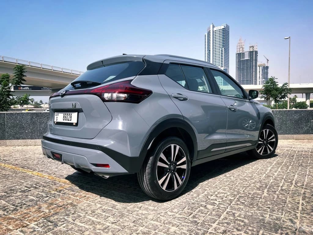 Nissan Kicks 2023 Gray rear side