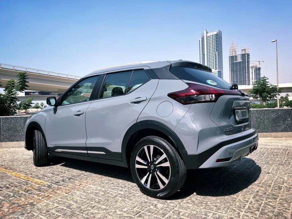 Nissan Kicks 2023 Gray rear side