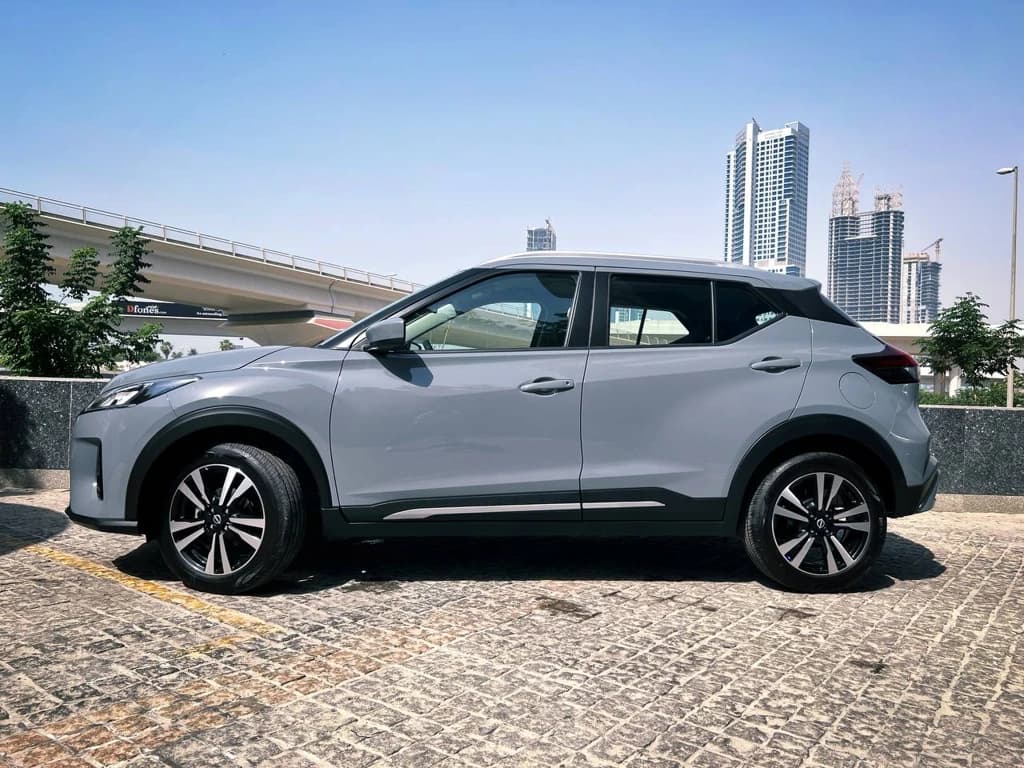 Nissan Kicks 2023 Gray side left