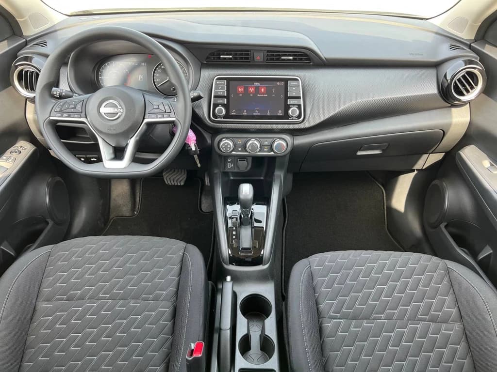 Nissan Kicks 2024 White dashboard
