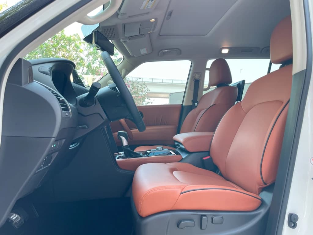 Nissan Patrol 2024 White front seats