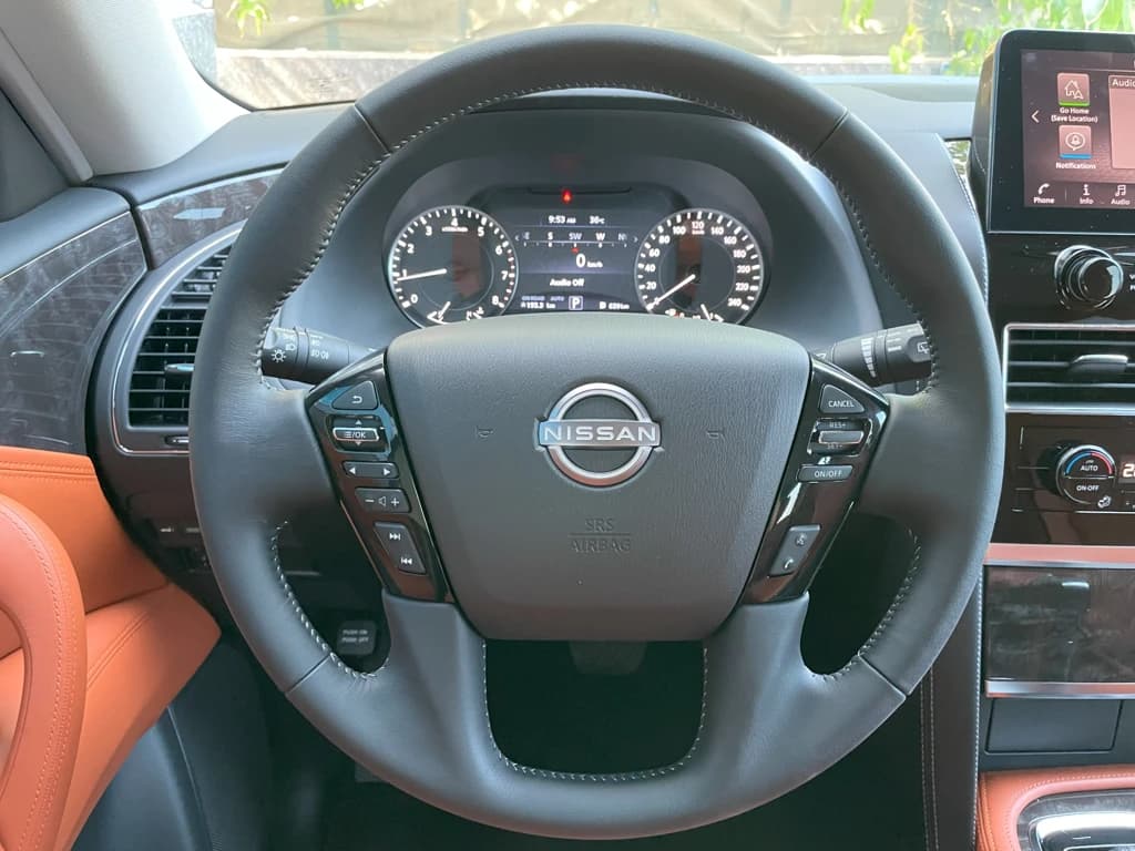 Nissan Patrol 2024 White steering wheel
