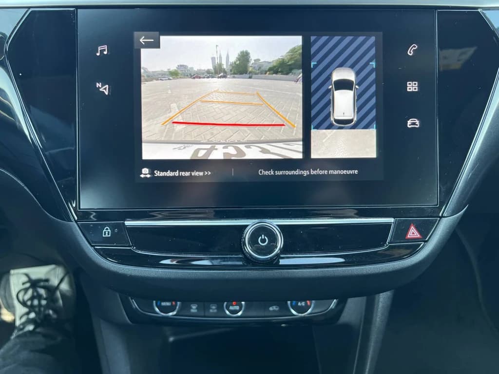 Opel Corsa 2023 Orange infotainment screen