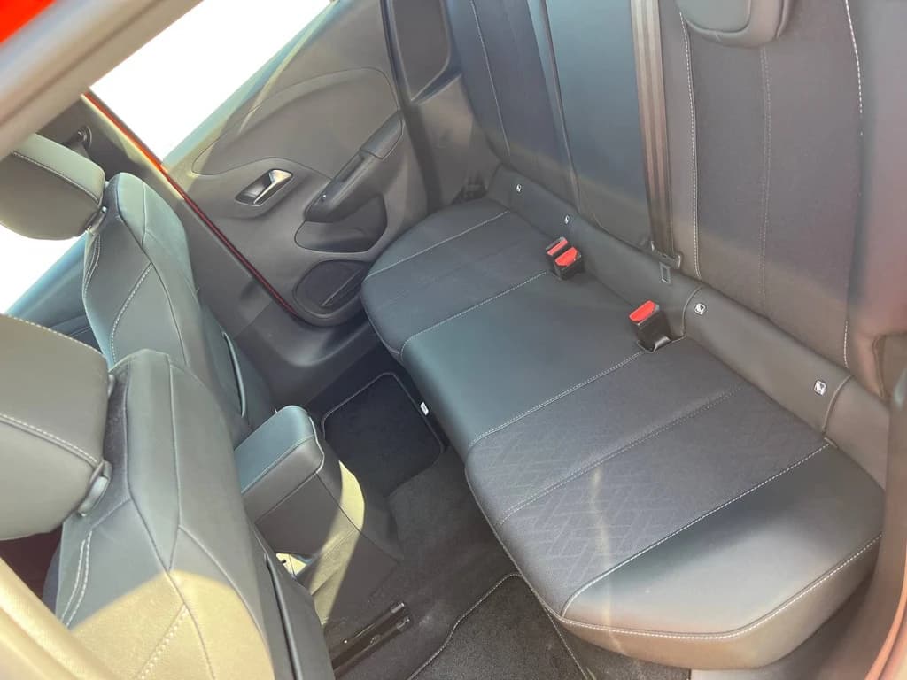 Opel Corsa 2023 Orange rear seats
