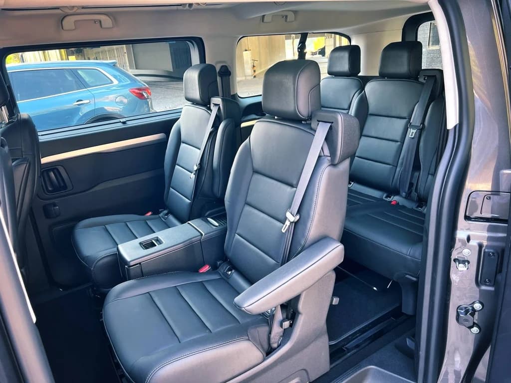 Opel Zafira 2023 Gray middle seats