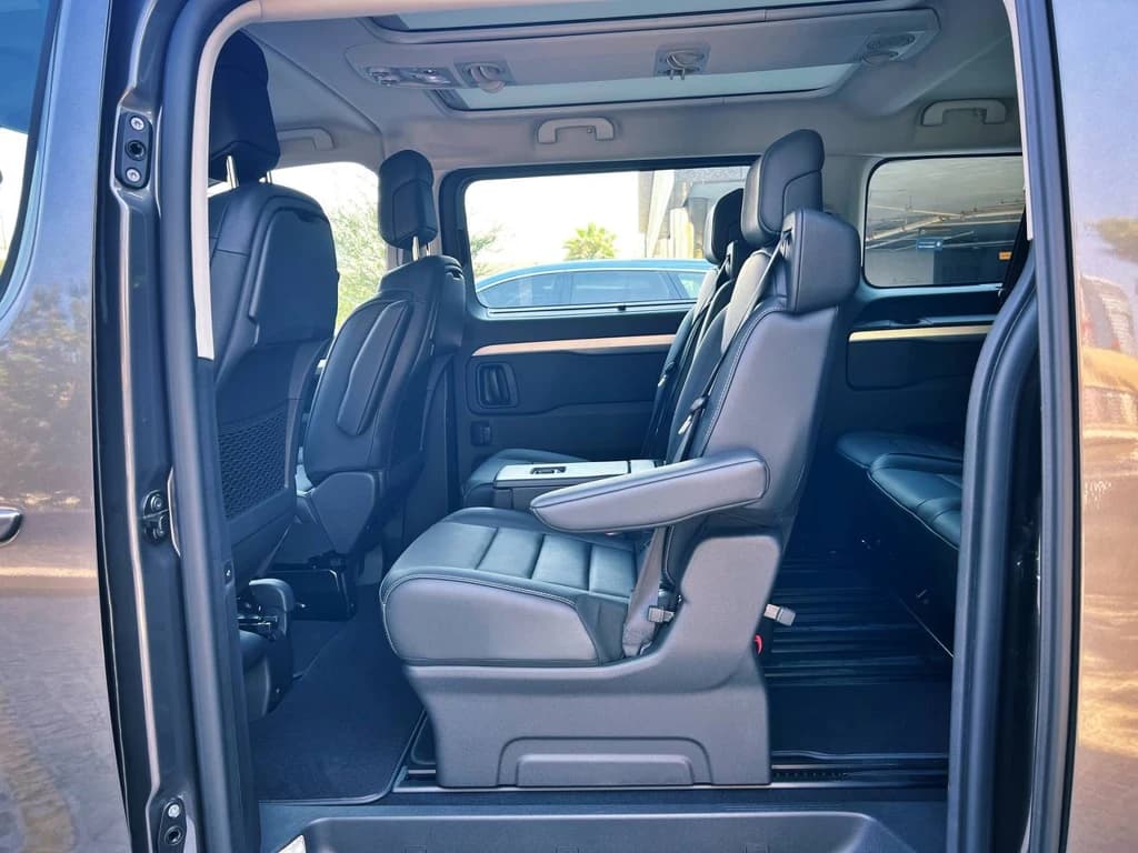 Opel Zafira 2023 Gray middle seats