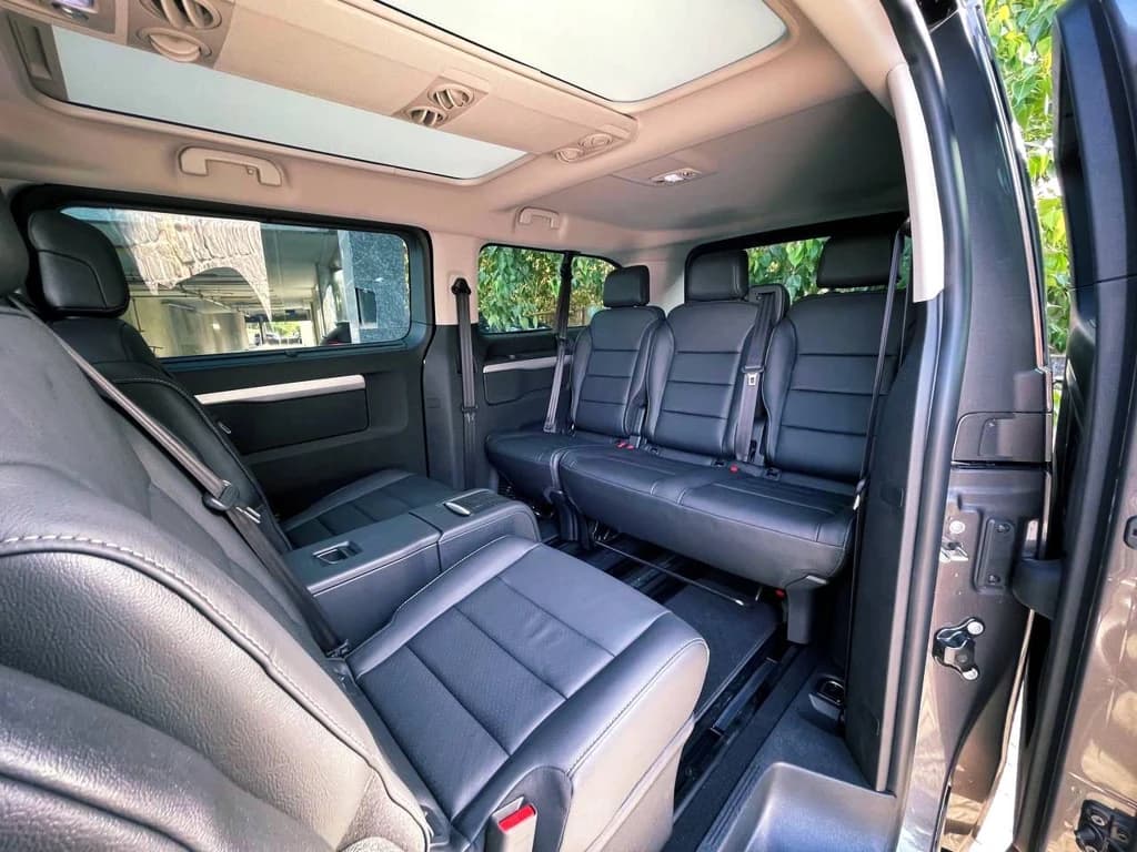 Opel Zafira 2023 Gray middle seats
