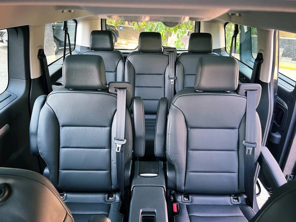 Opel Zafira 2023 Gray middle seats