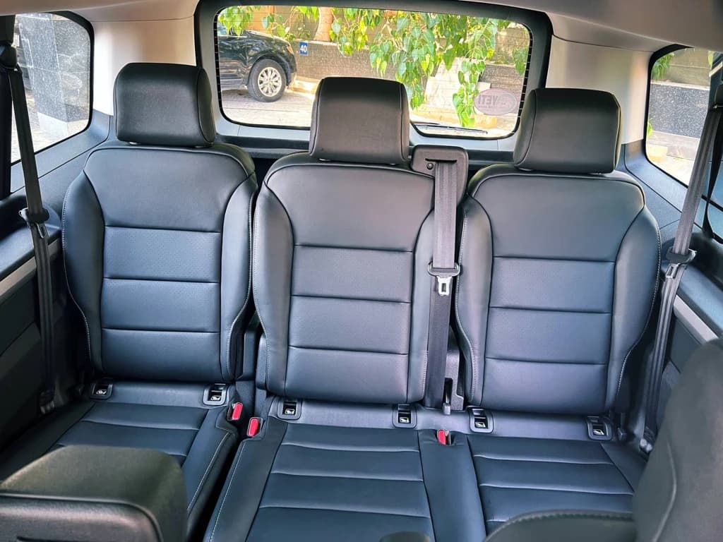 Opel Zafira 2023 Gray rear seats