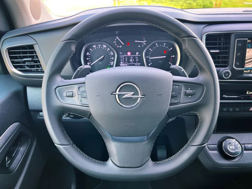 Opel Zafira 2023 Gray steering wheel