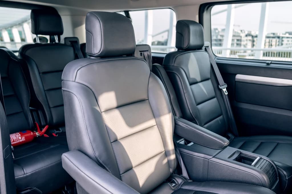 Opel Zafira 2023 Gray middle seats