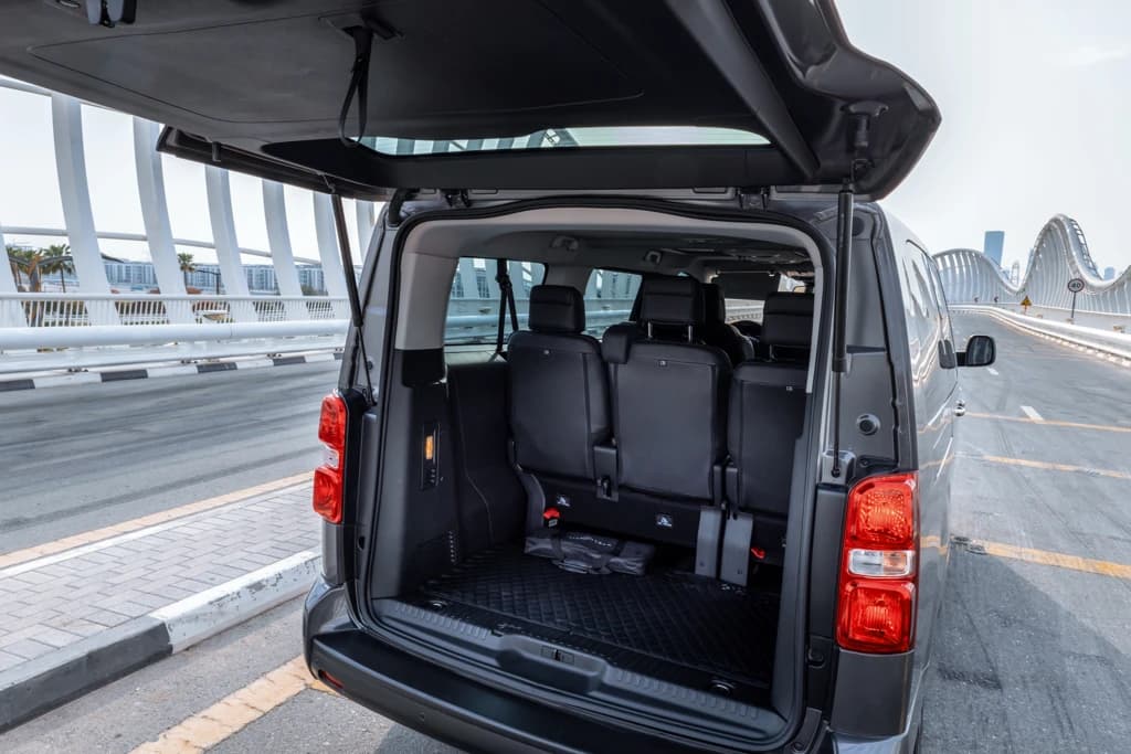 Opel Zafira 2023 Gray trunk open