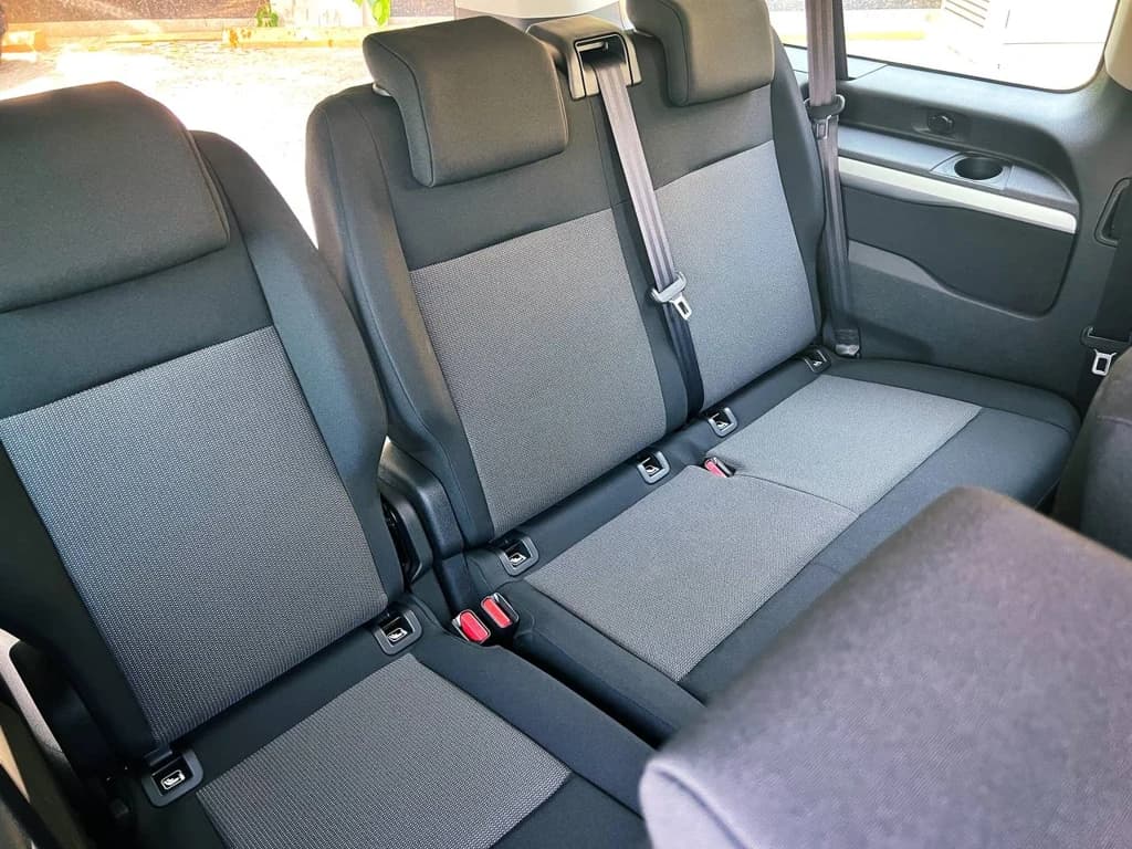 Opel Zafira 2023 Gray middle seats