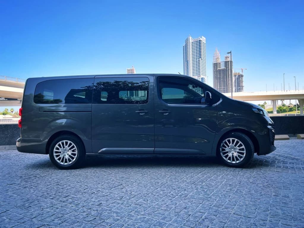 Opel Zafira 2023 Gray side right