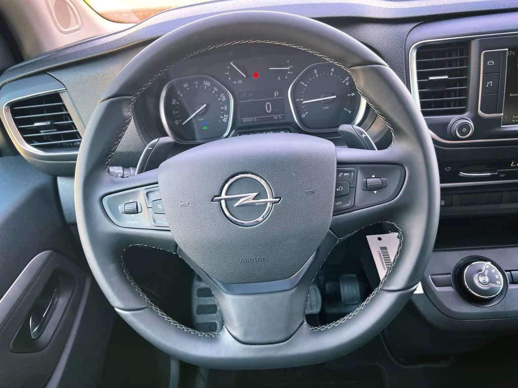 Opel Zafira 2023 Gray steering wheel