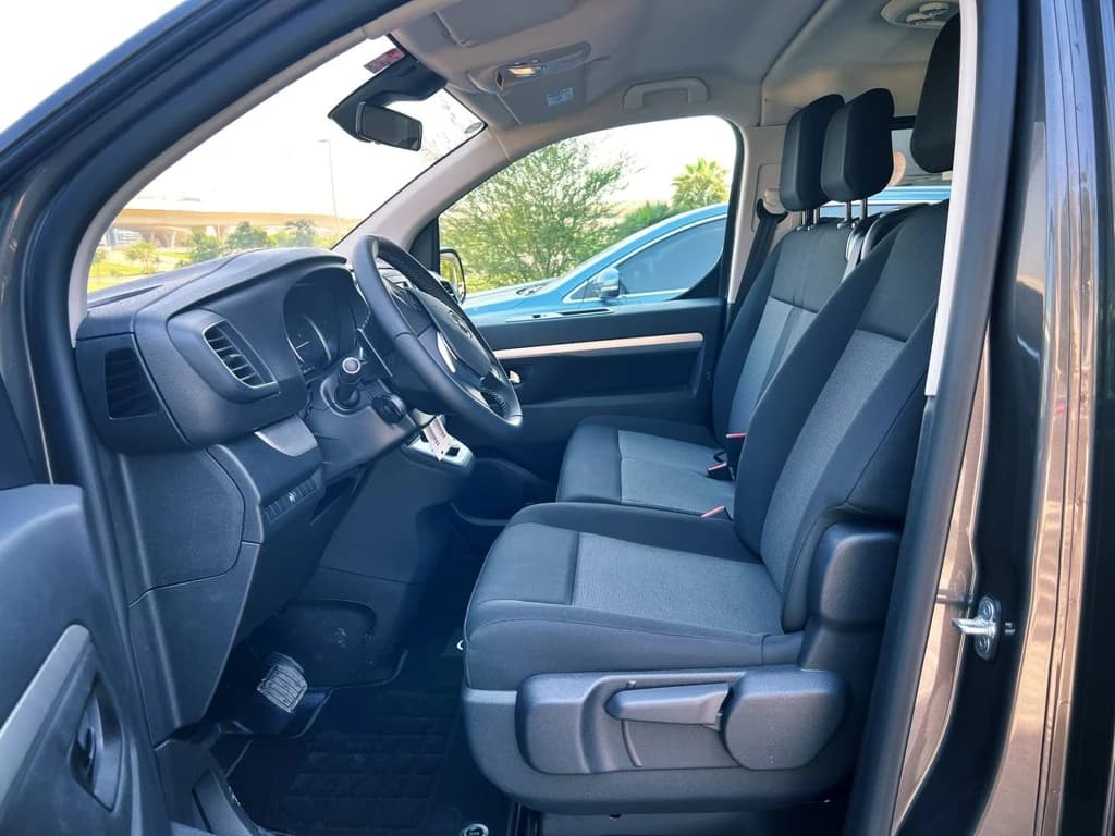 Opel Zafira 2023 Gray front seats