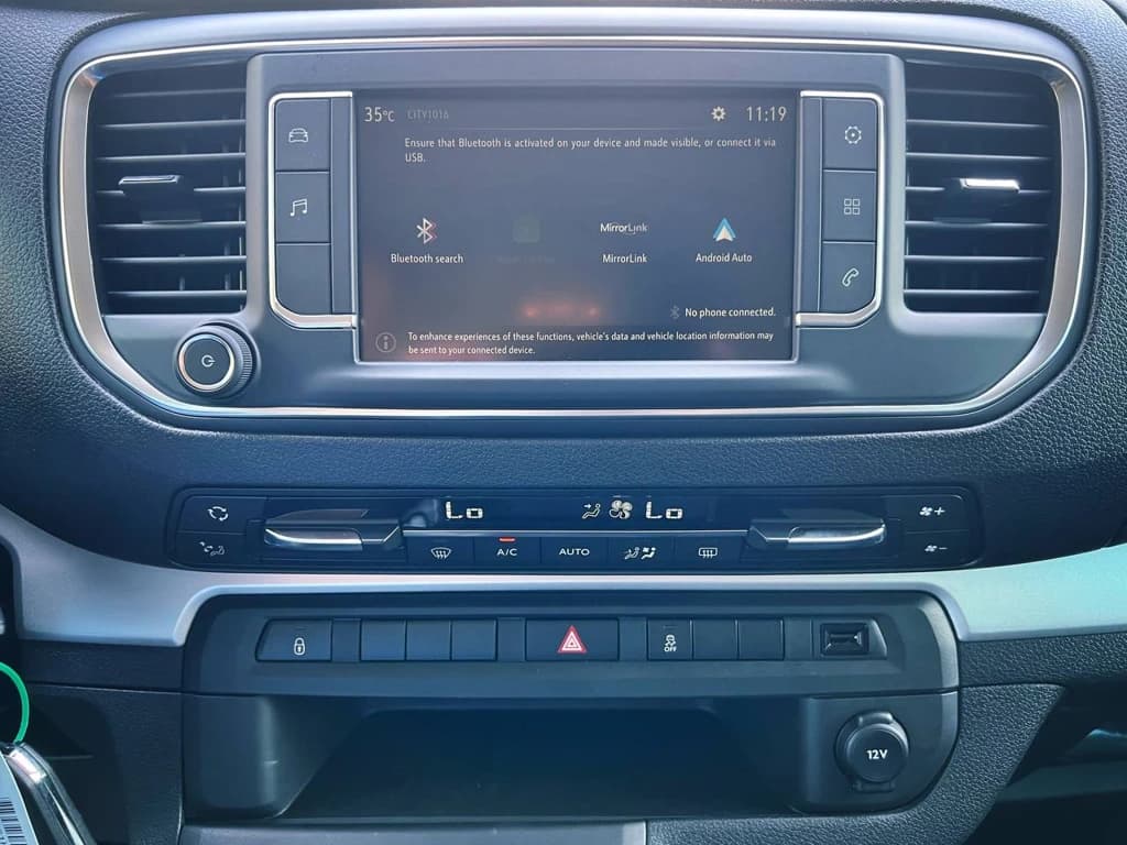 Opel Zafira 2023 Gray infotainment screen