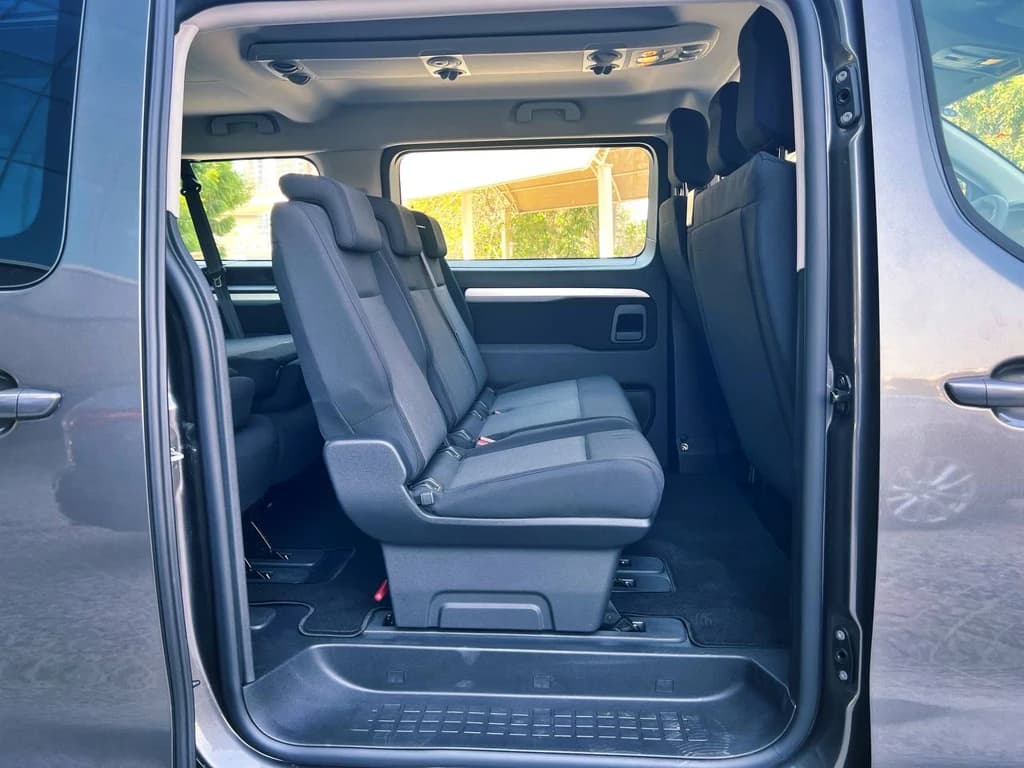 Opel Zafira 2023 Gray middle seats