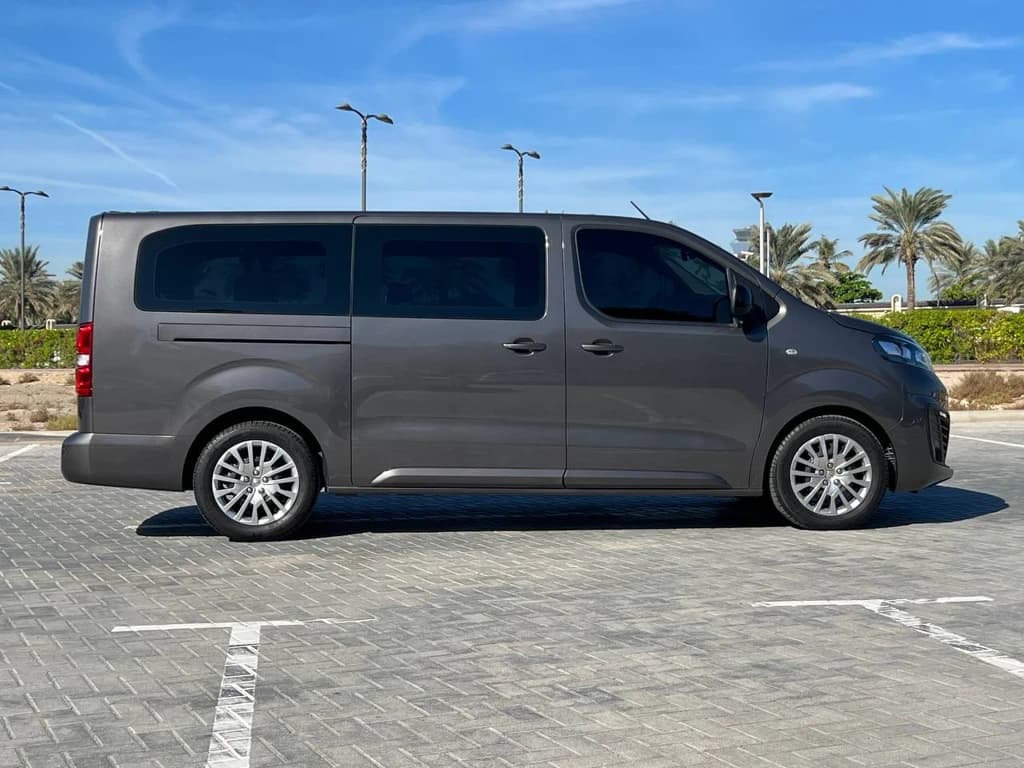 Opel Zafira 2023 Gray side right