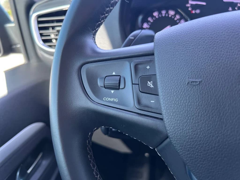 Opel Zafira 2023 Gray steering wheel