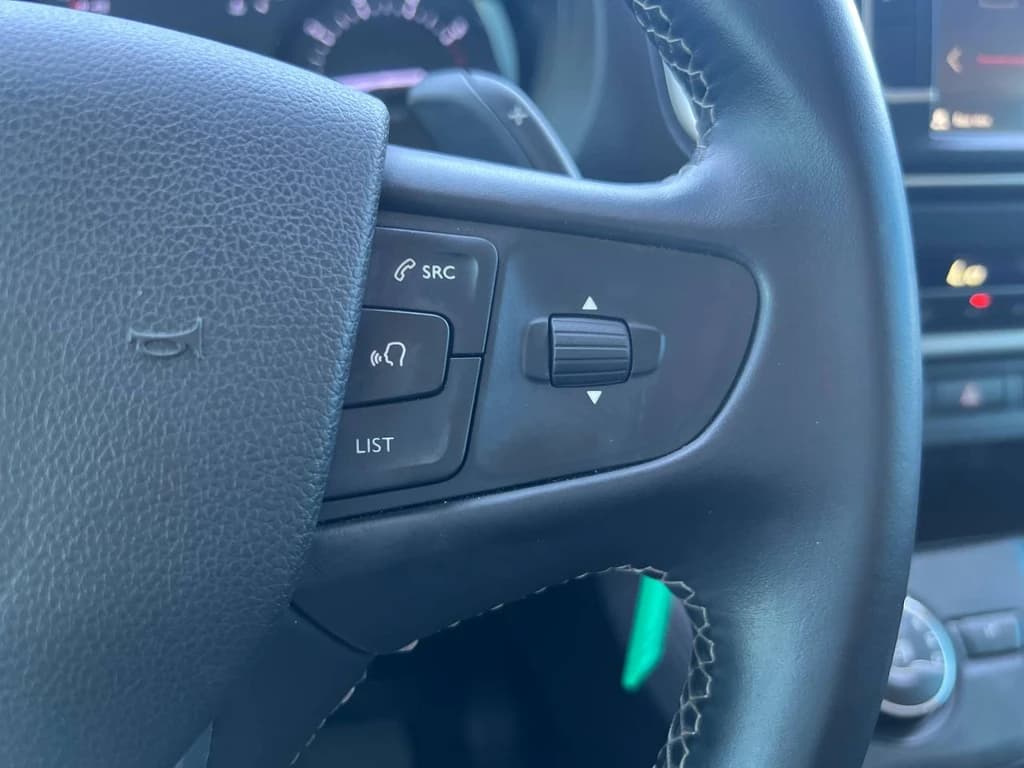 Opel Zafira 2023 Gray steering wheel