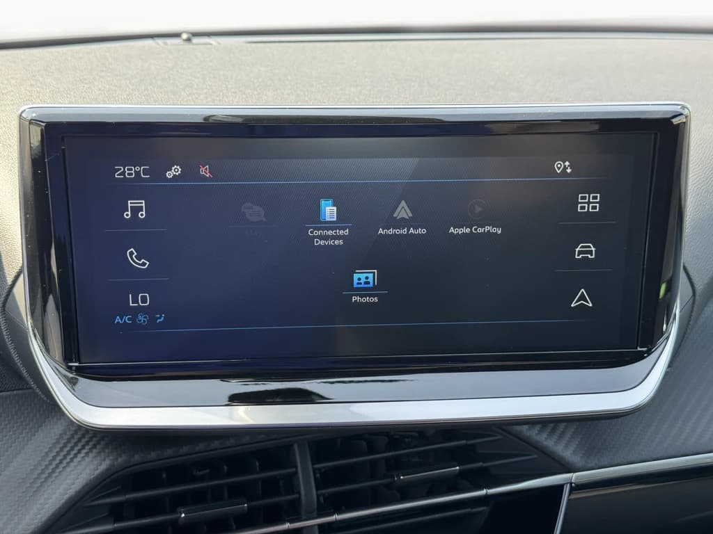 Peugeot 2008 2025 Gray infotainment screen