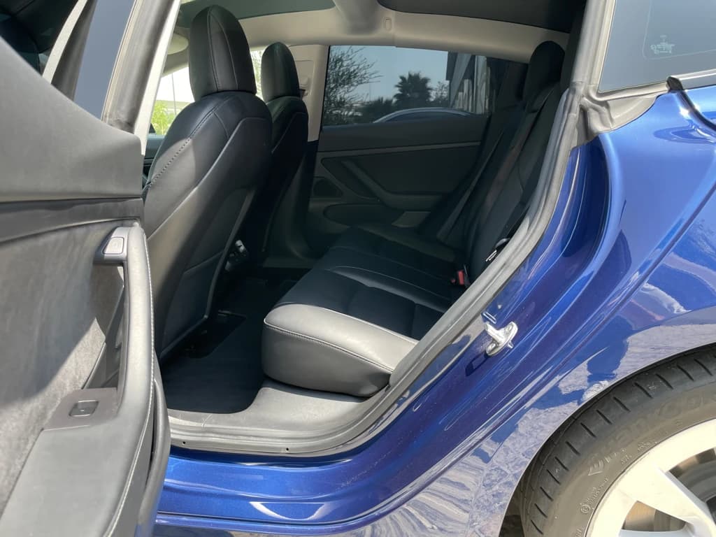 Tesla Model 3 2021 Blue rear seats