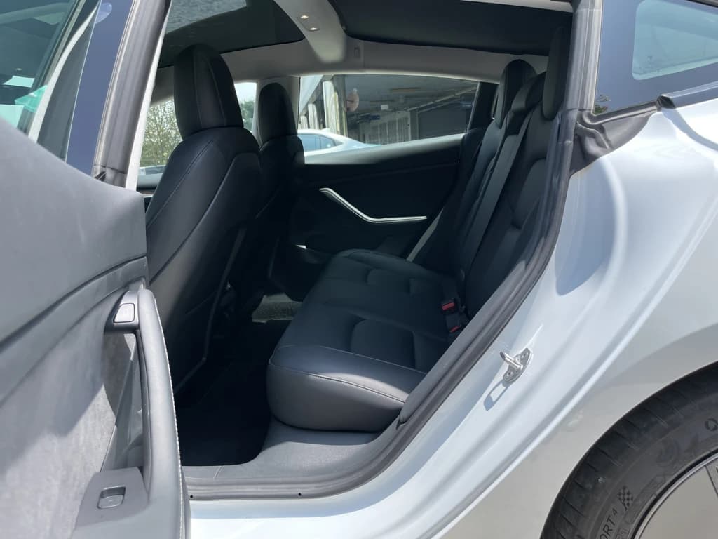 Tesla Model 3 2021 White rear seats