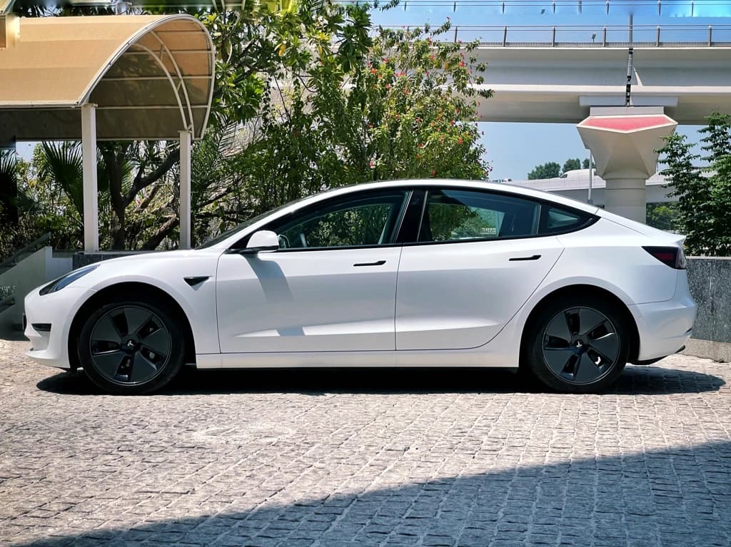 Tesla Model 3 2021 White side left