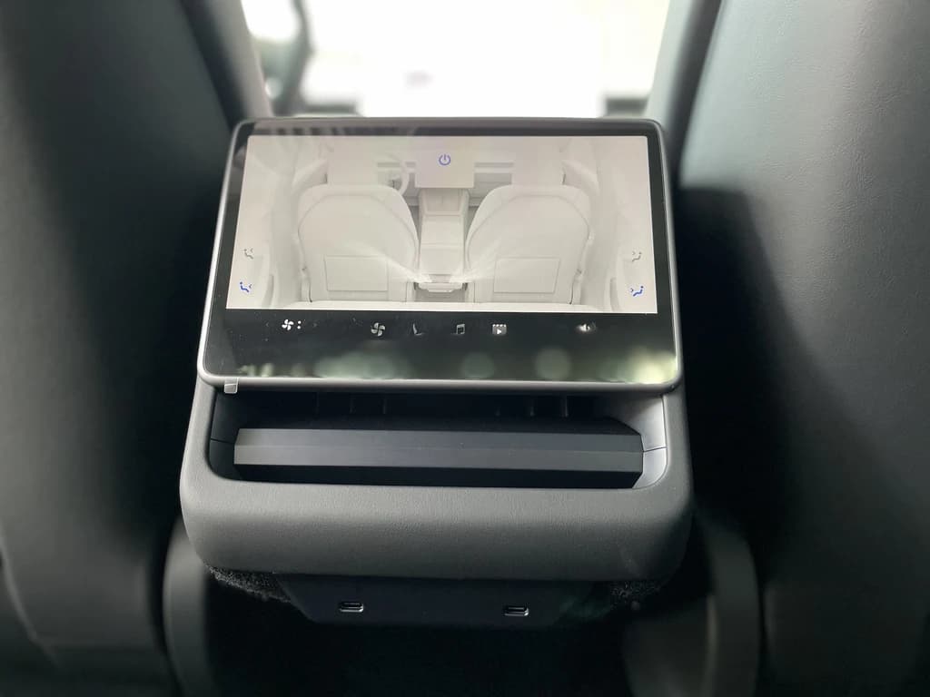Tesla Model 3 2024 White infotainment screen