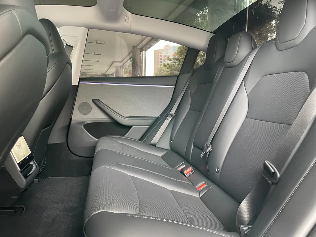 Tesla Model 3 2024 White rear seats