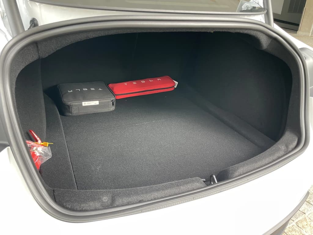 Tesla Model 3 2024 White trunk interior